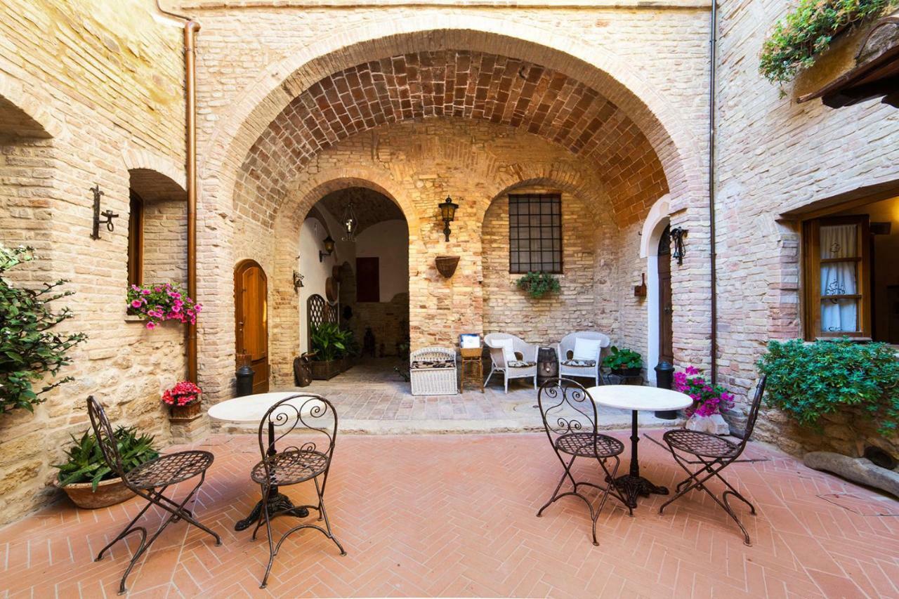 Residenza D'Epoca Palazzo Buonaccorsi Hotel San Gimignano Bagian luar foto